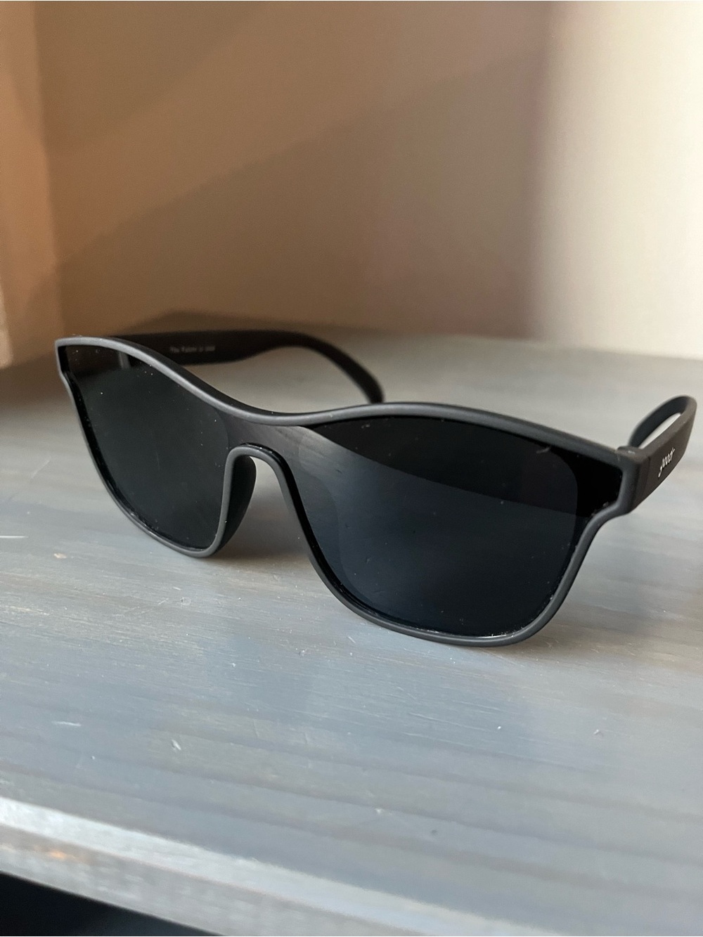 Black Women's Shield Sunglasses - Minimal Modern Style